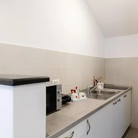 Apartman Katarina - Two-bedroom 4 Adults - Izme U Ribnjaka Street No 1 - #3 *